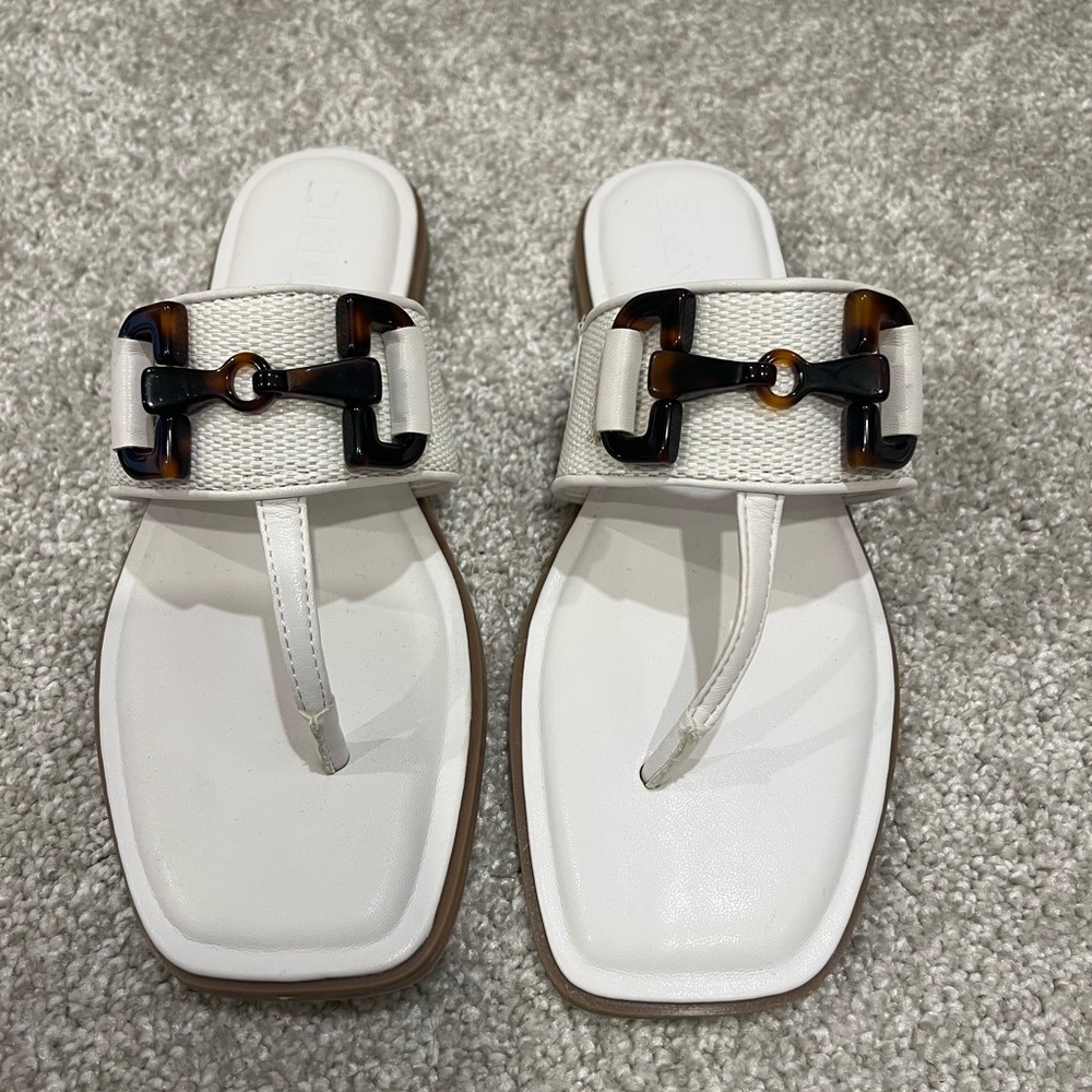 Elegant White Sandals with Tortoise Accent